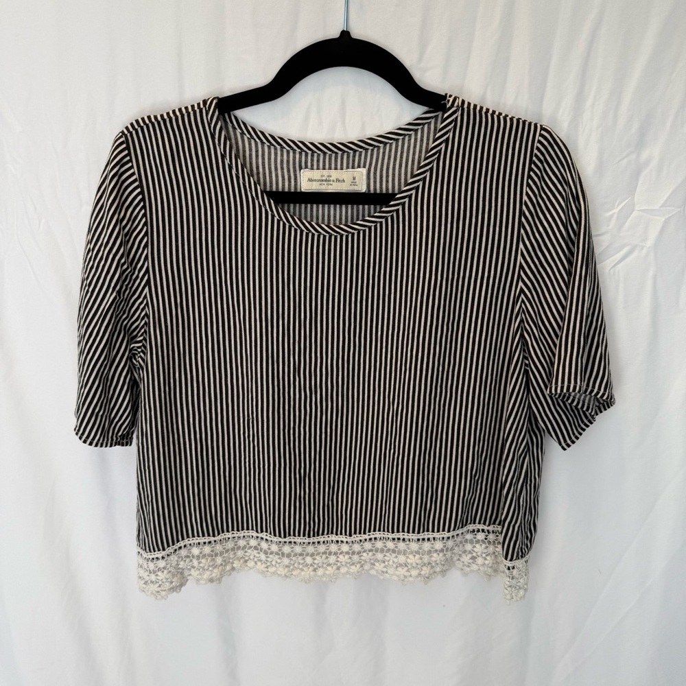 Abercrombie‎ & Fitch Striped Short Sleeve Top with Lace Hem Medium Boho Cropped